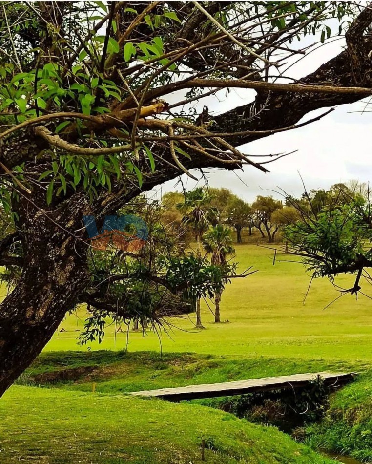 VENDO EXCELENTE TERRENO EN LAS COLINAS GOLF HOUSE - PARANA-  Superficie:880 Mts2