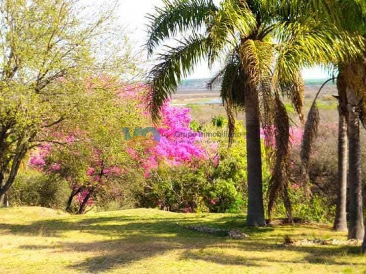 VENDO EXCELENTE TERRENO EN LAS COLINAS GOLF HOUSE - PARANA-  Superficie:880 Mts2